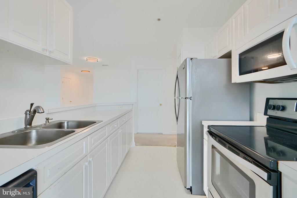 100 Harborview Dr #609