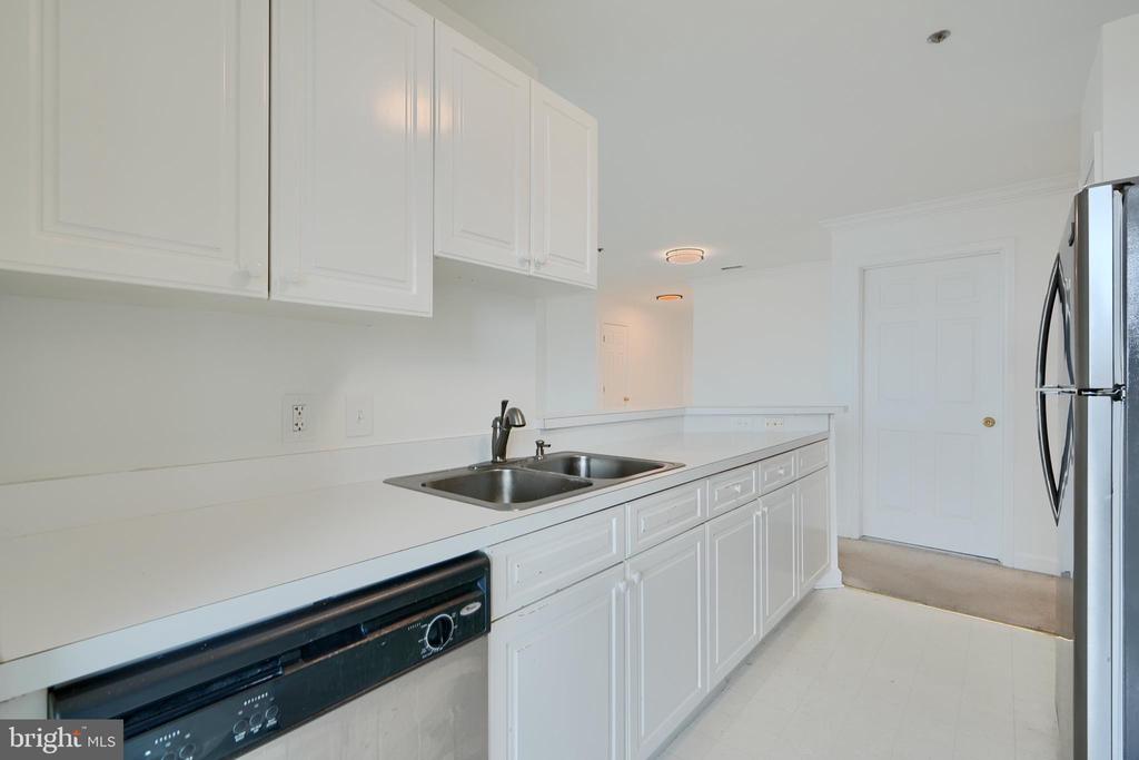 100 Harborview Dr #609