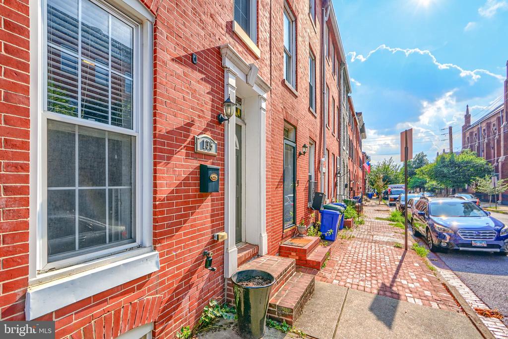 135 E West St