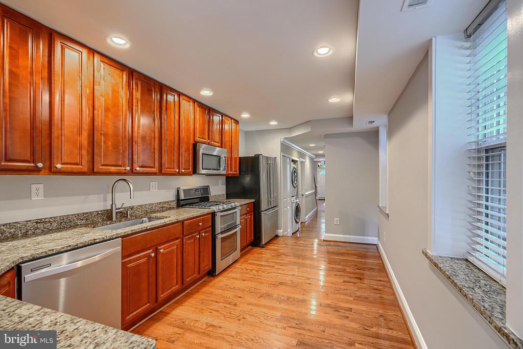 135 E West St