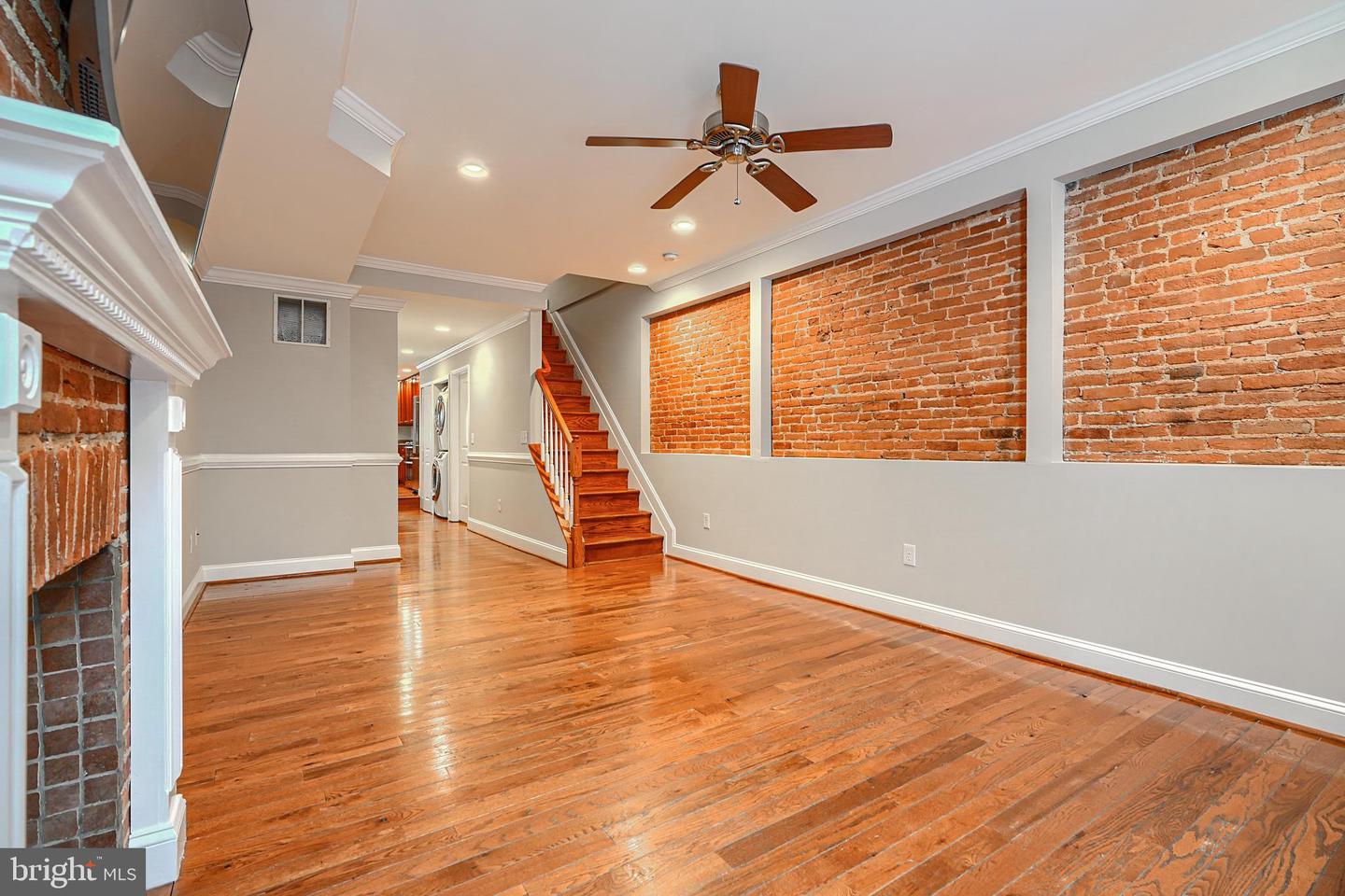 135 E West St