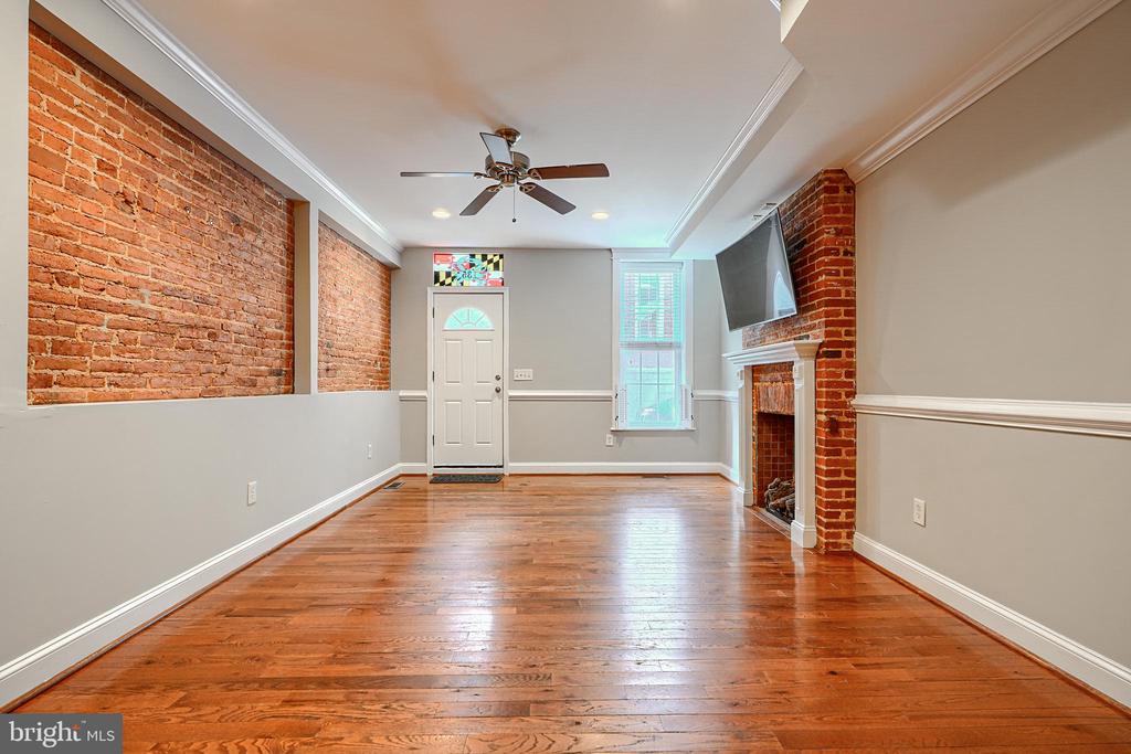 135 E West St