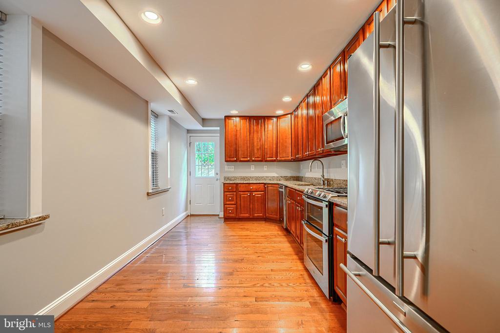 135 E West St