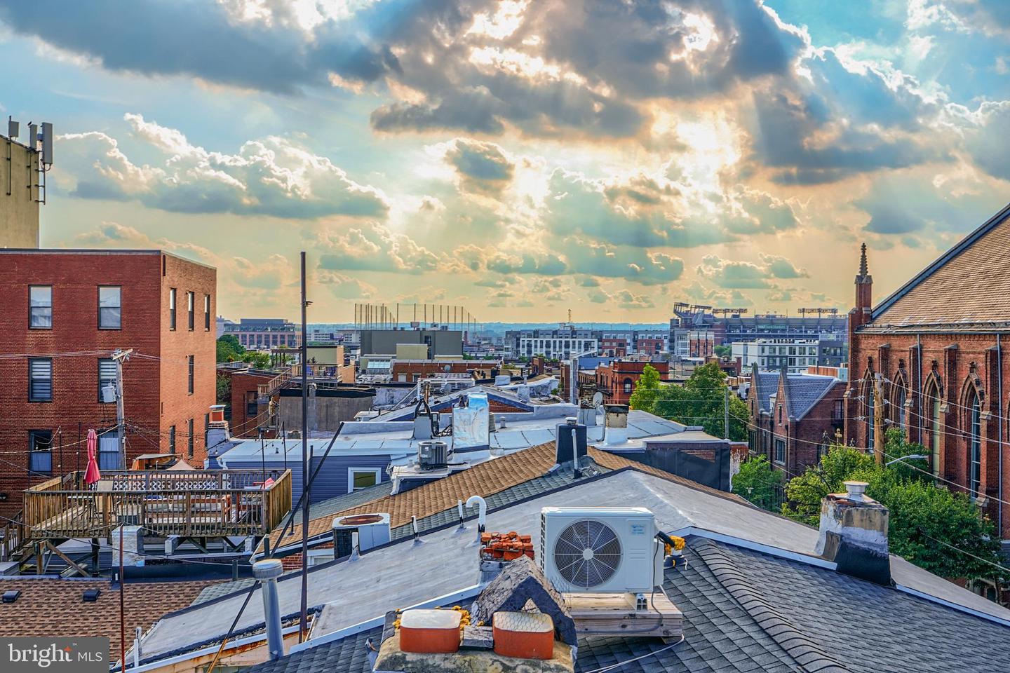 135 E West St