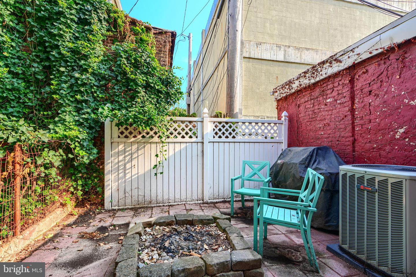 135 E West St