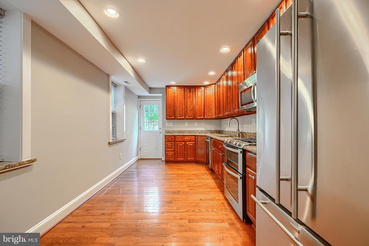 135 E West St