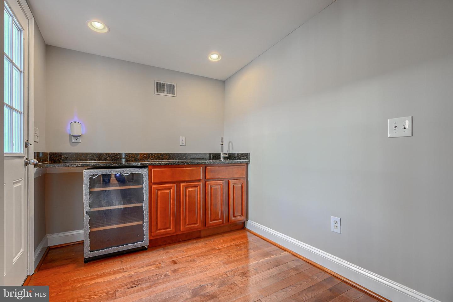 135 E West St