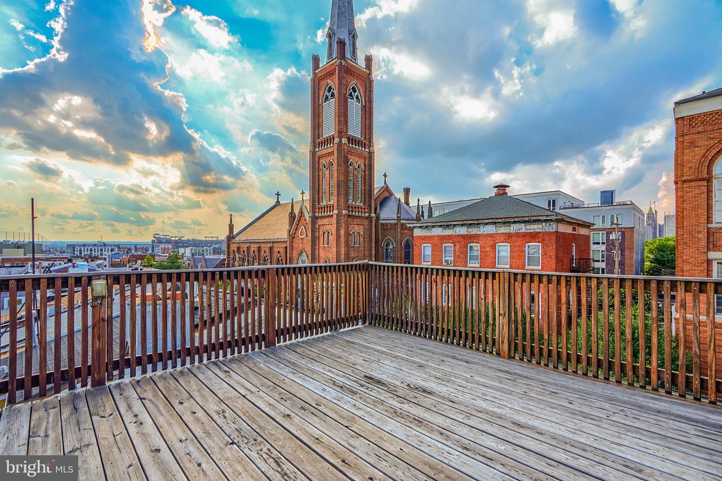 135 E West St