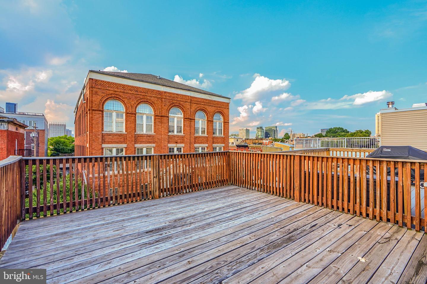 135 E West St
