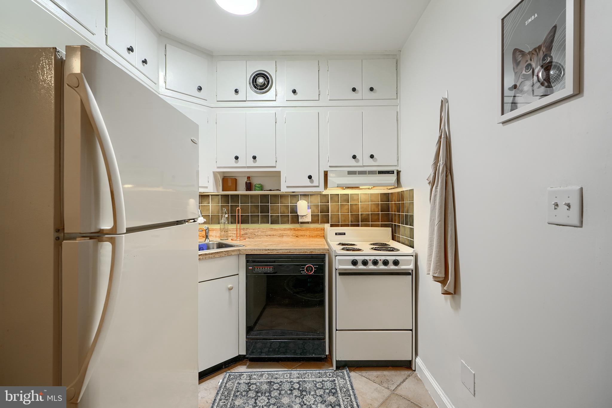 3601 Greenway #303