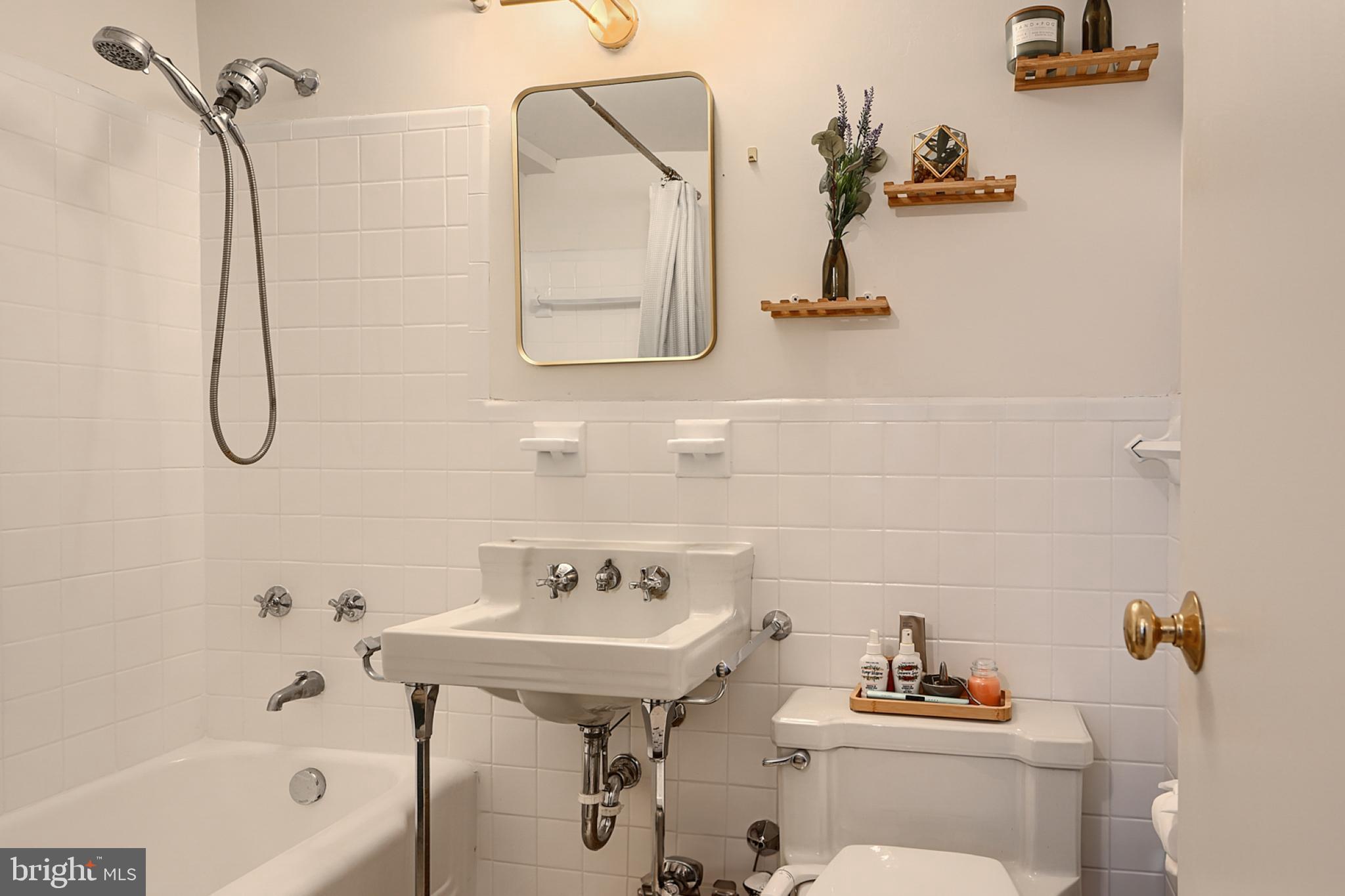3601 Greenway #303