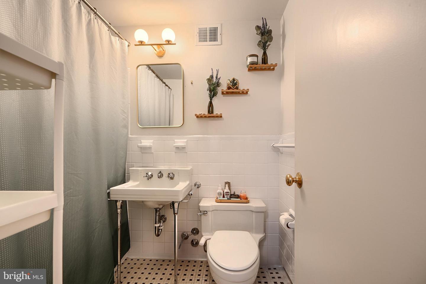 3601 Greenway #303