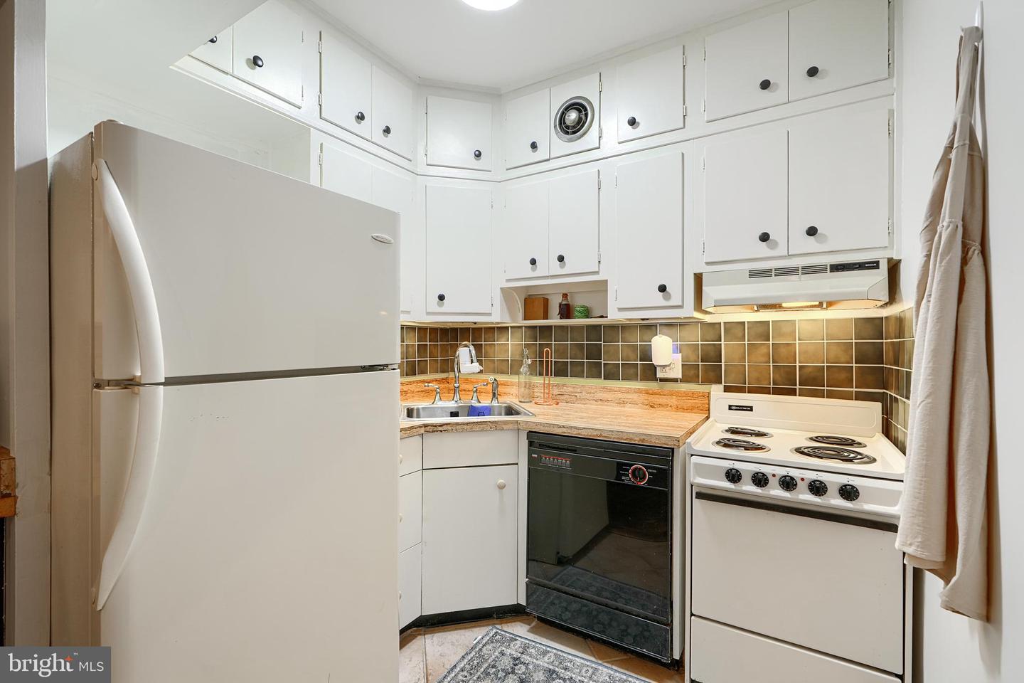 3601 Greenway #303