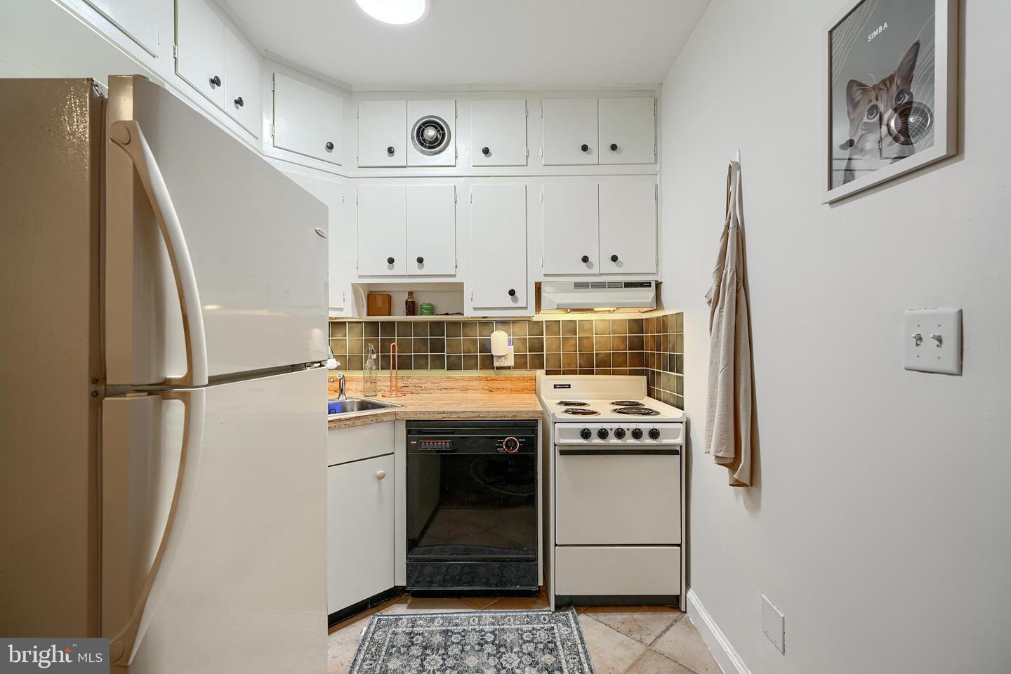 3601 Greenway #303