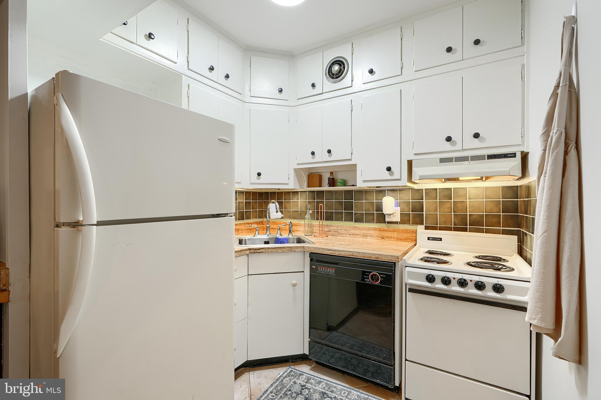 3601 Greenway #303