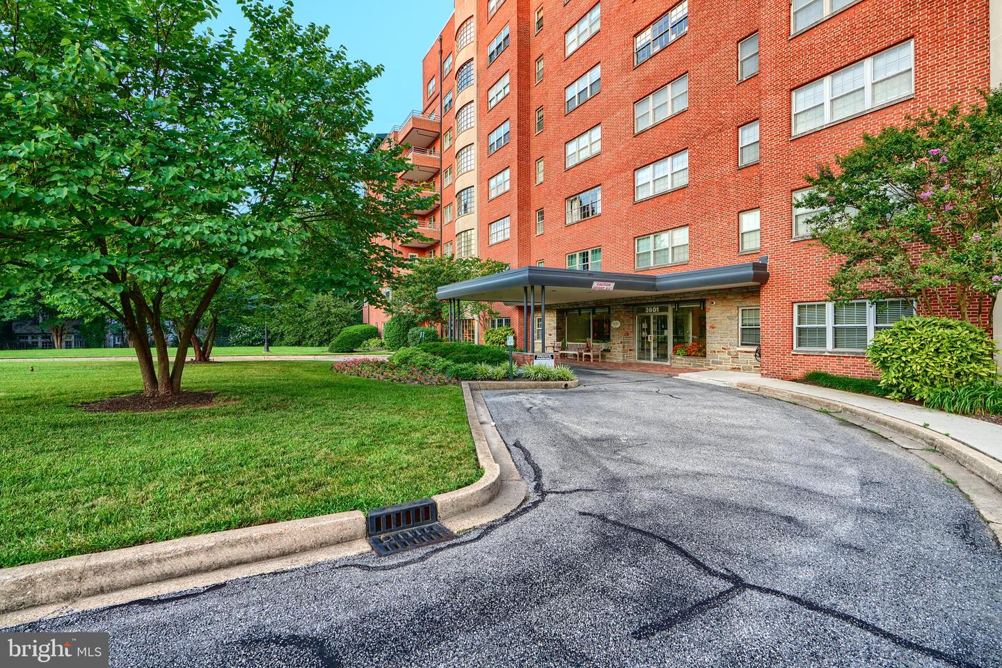 3601 Greenway #303