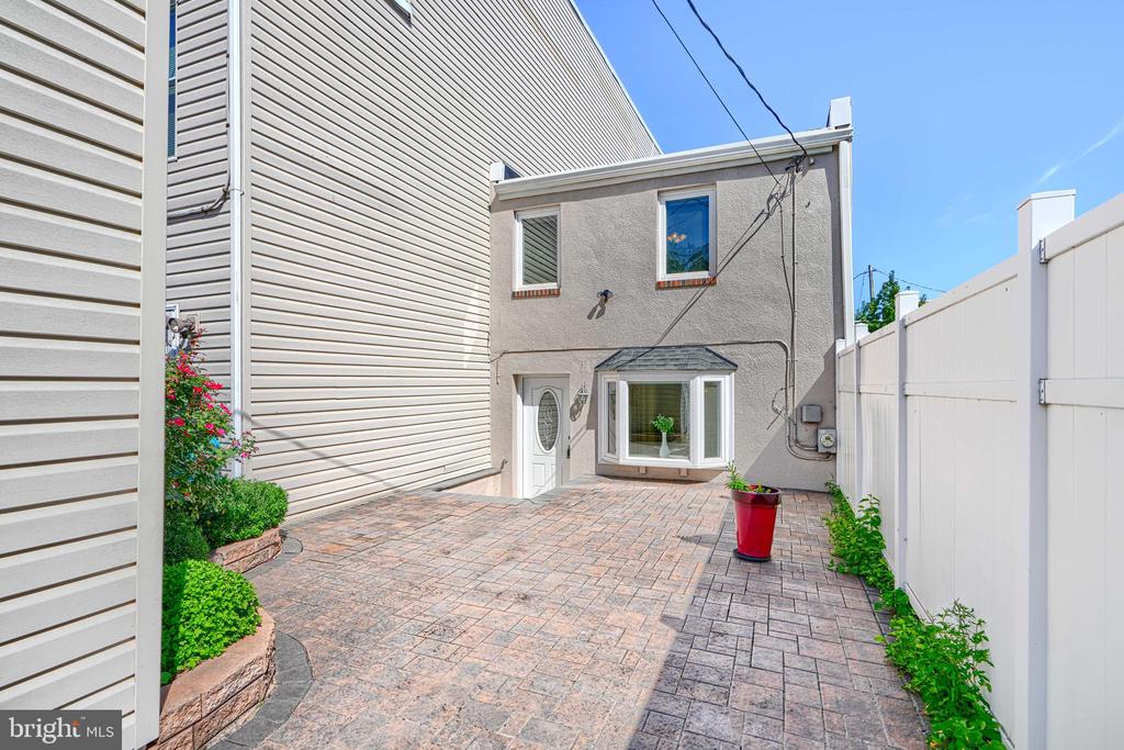 61 W WEST STREET