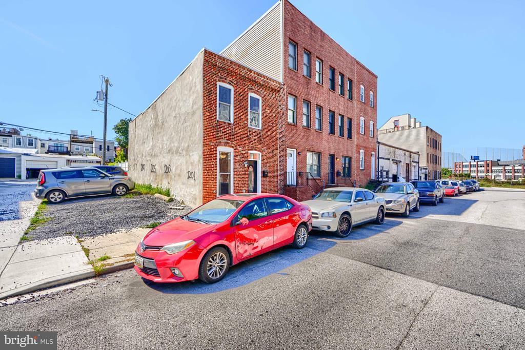 61 W WEST STREET