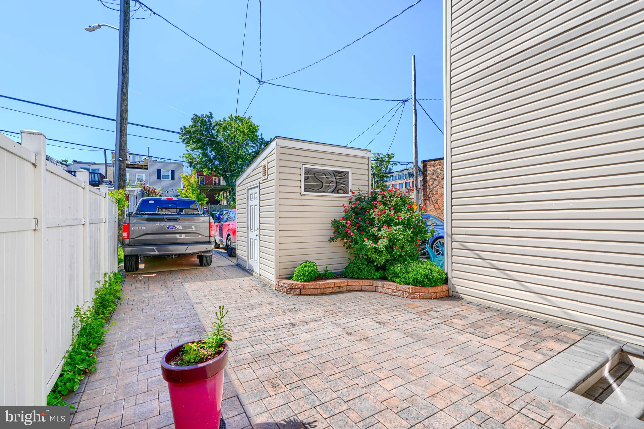 61 W WEST STREET