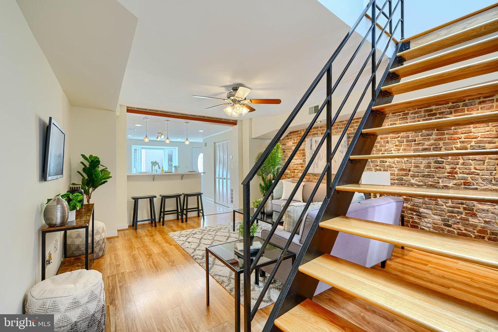 61 W WEST STREET