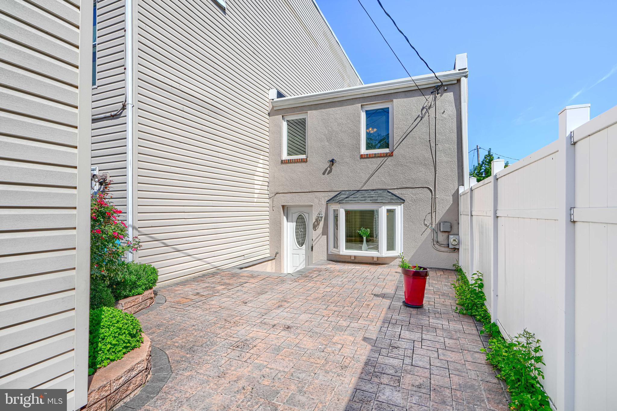 61 W WEST STREET