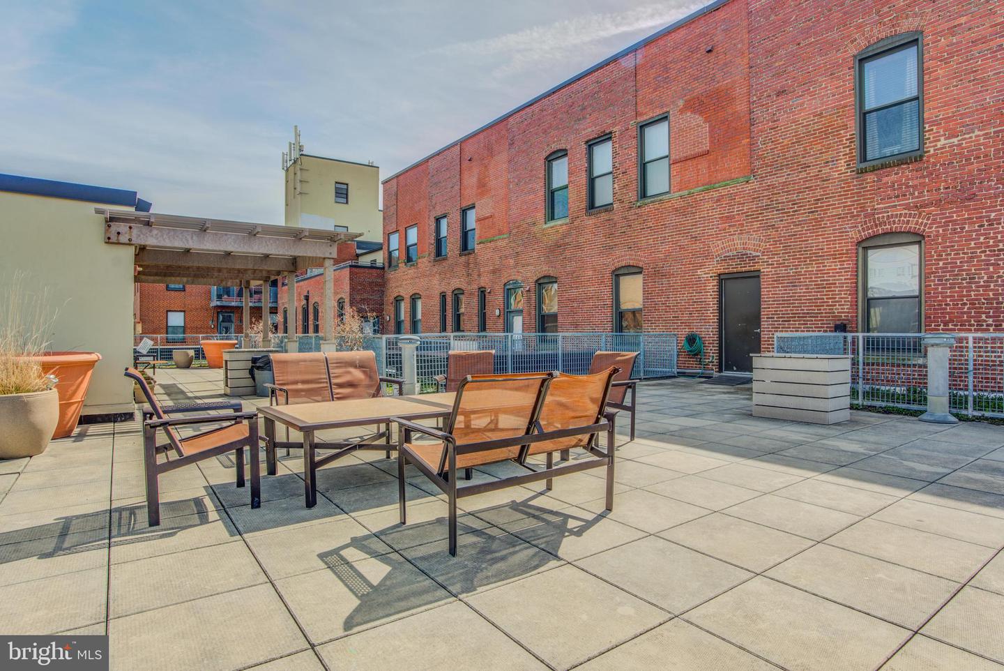 1211 LIGHT ST #208