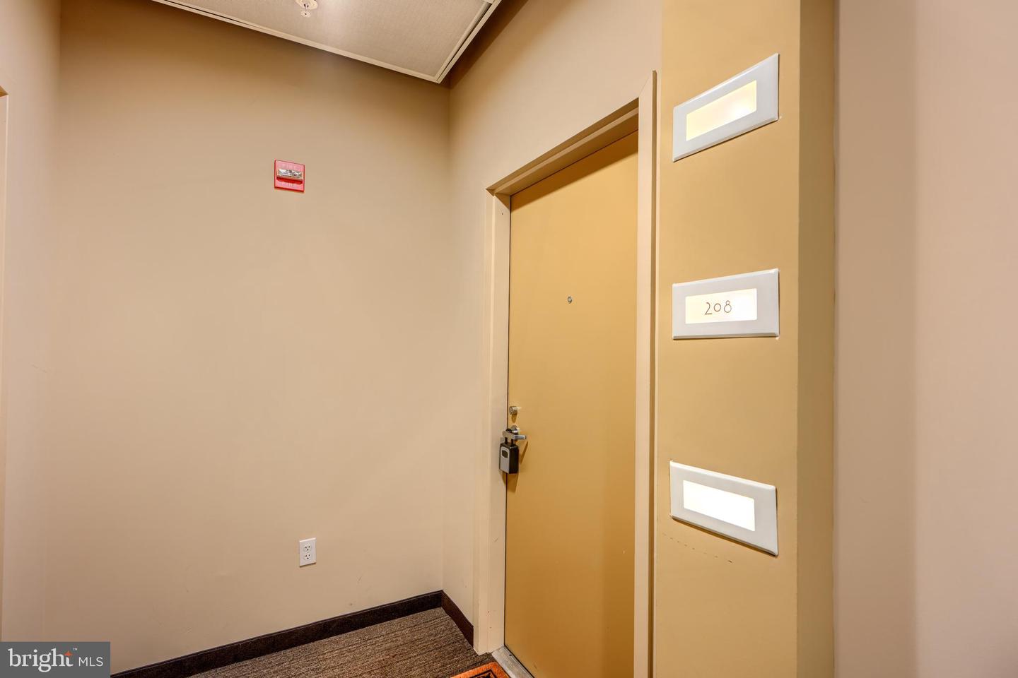 1211 LIGHT ST #208
