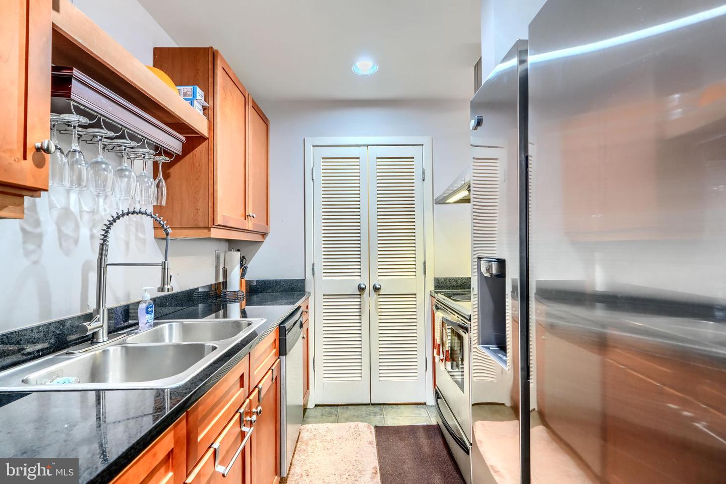 1211 LIGHT ST #208