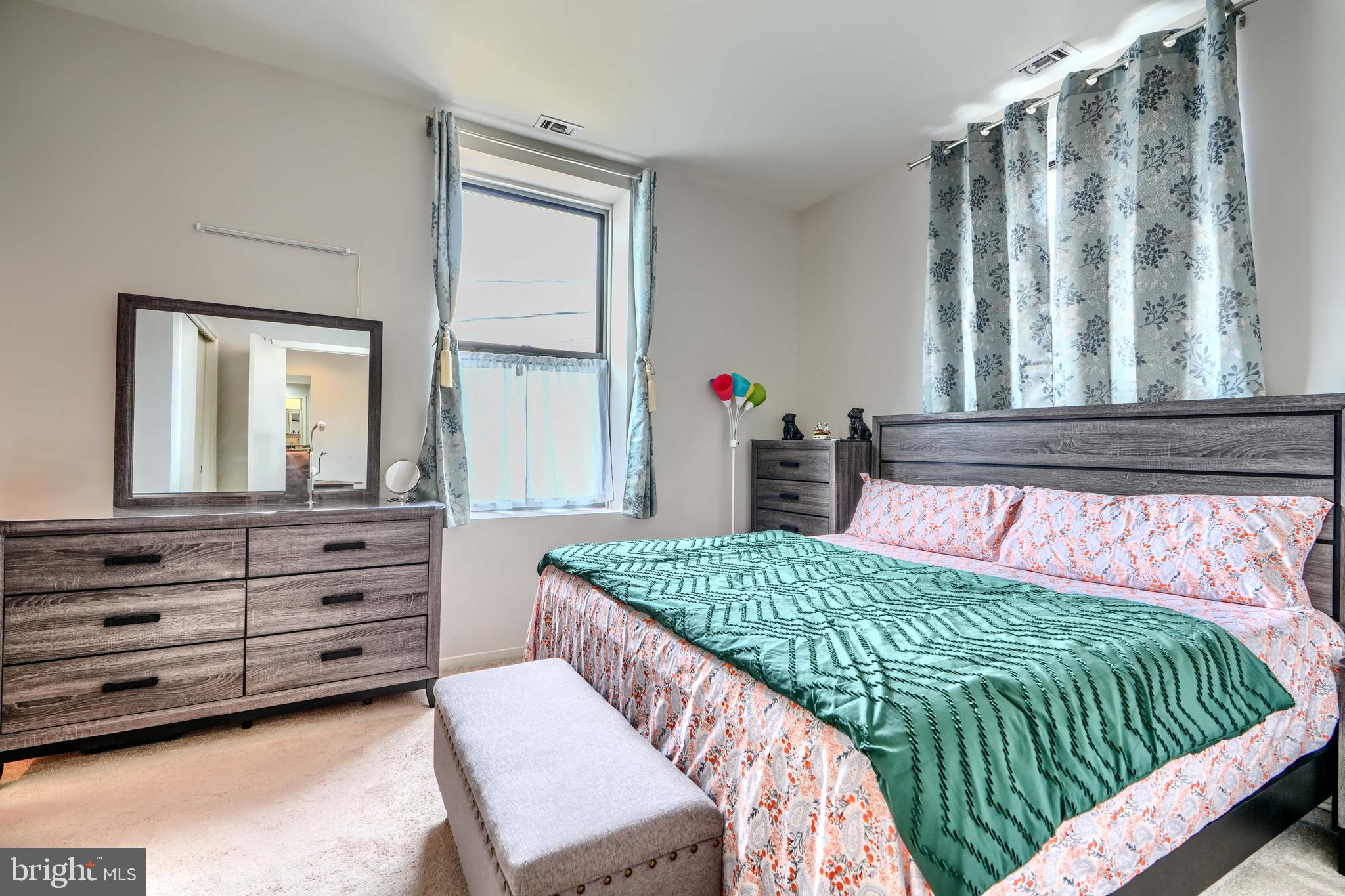 1211 LIGHT ST #208