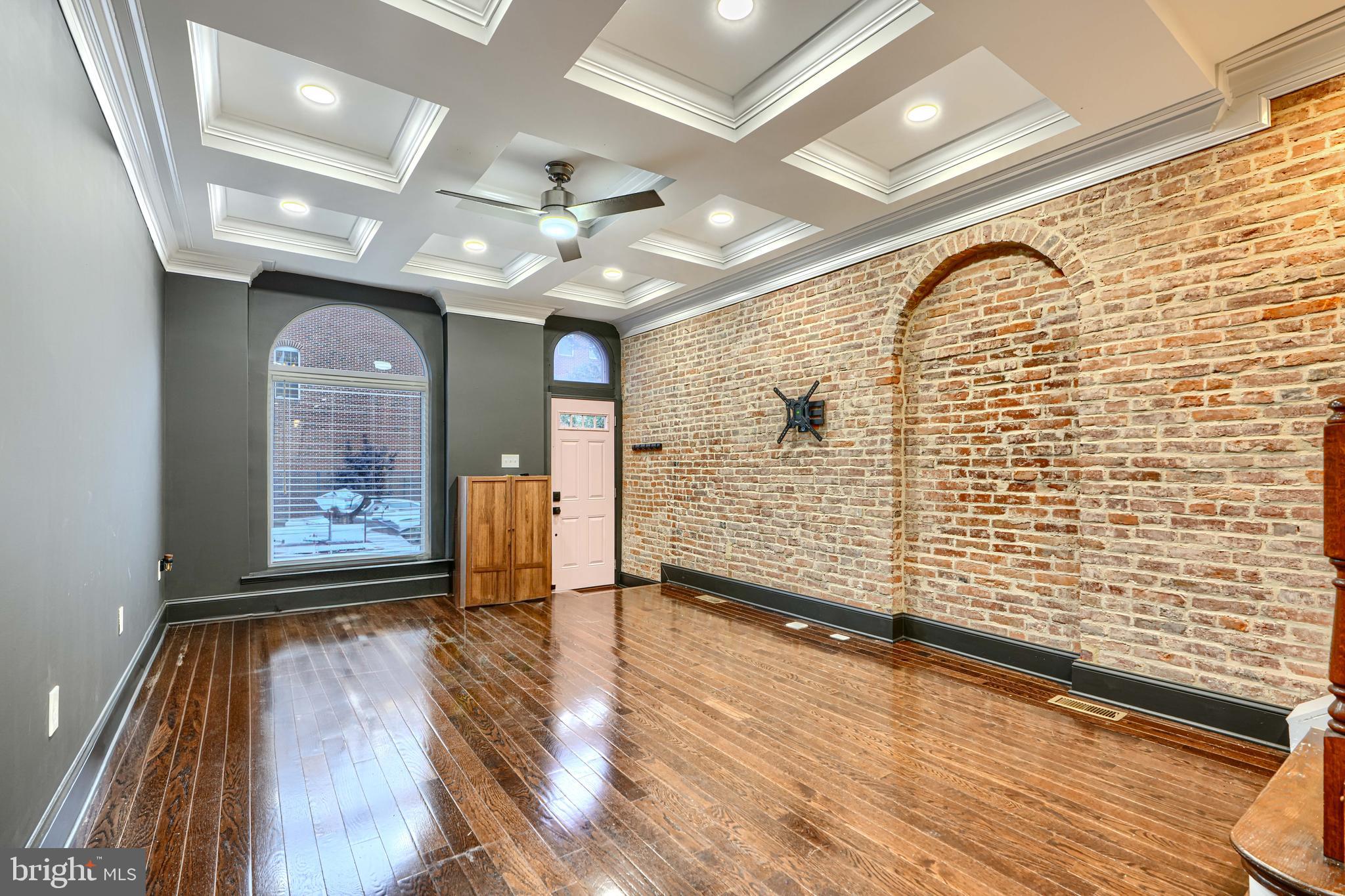 118 W FORT AVENUE