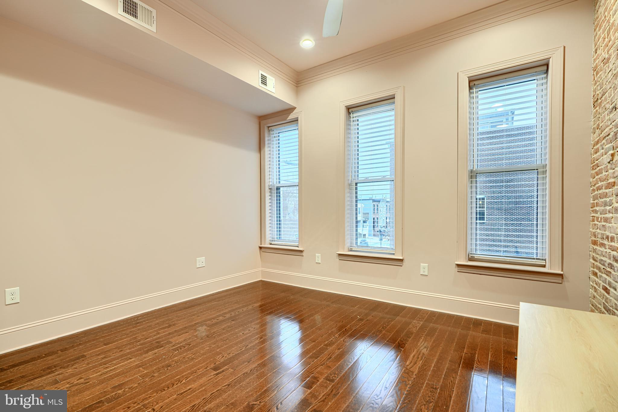 118 W FORT AVENUE