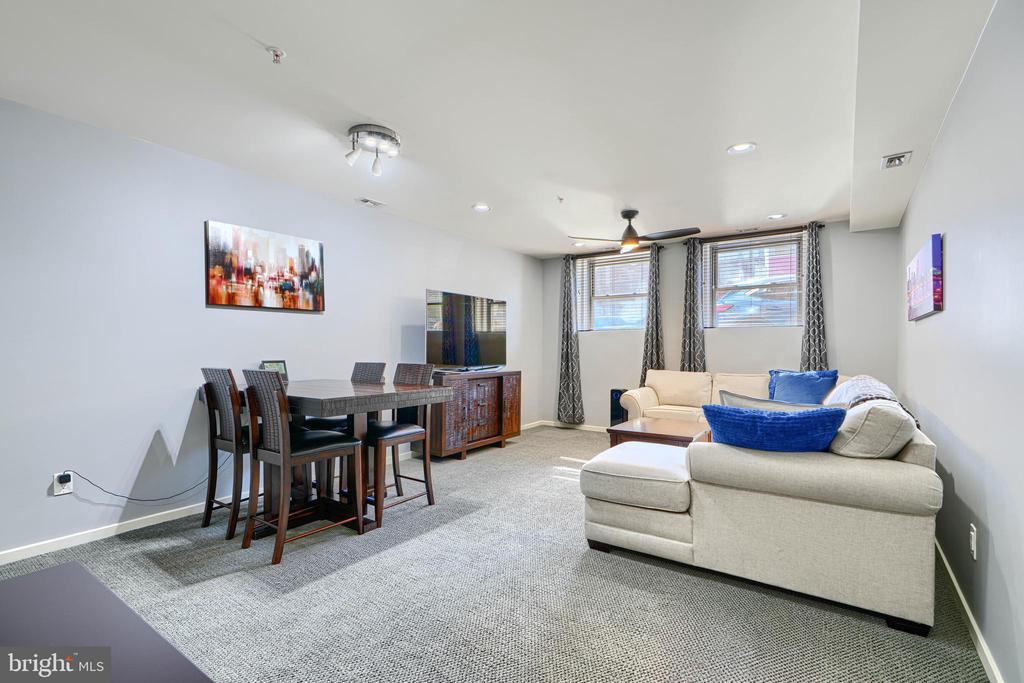 1211 LIGHT STREET T-8