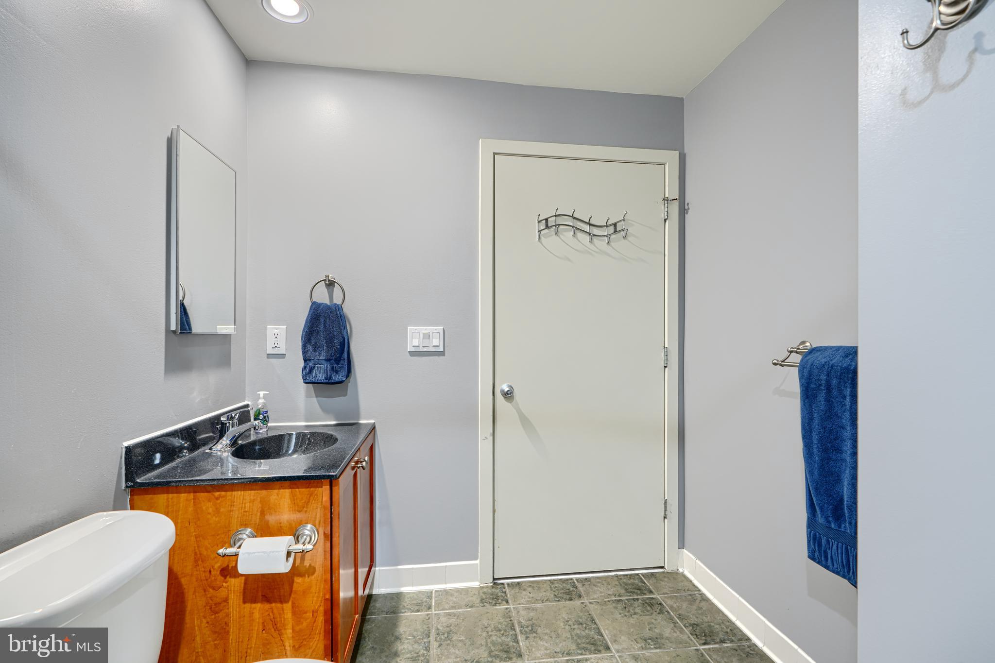 1211 LIGHT STREET T-8