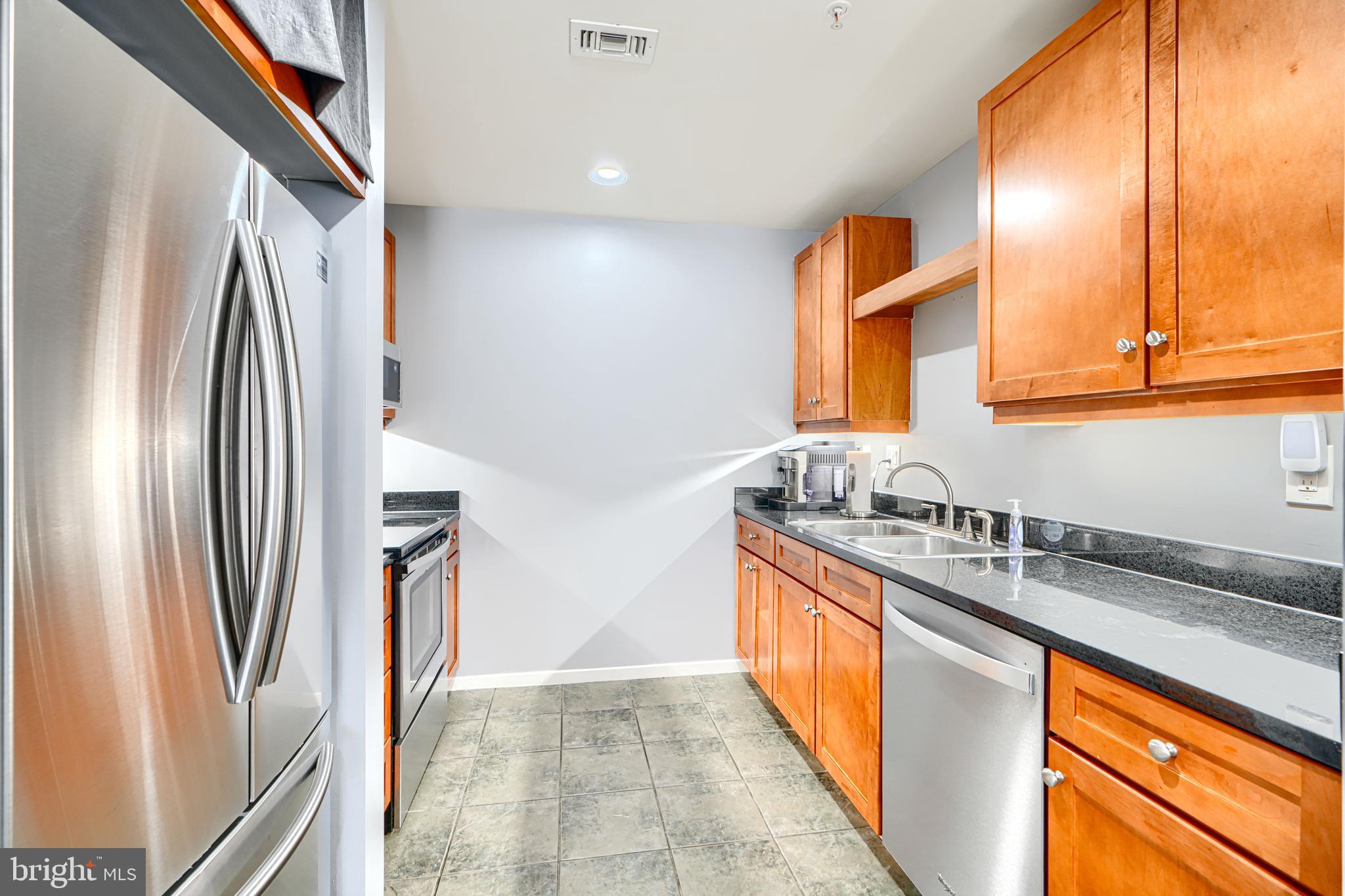 1211 LIGHT STREET T-8