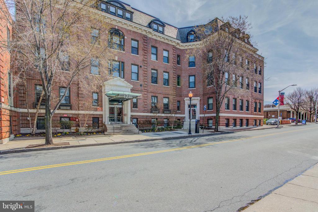1211 LIGHT STREET T-8