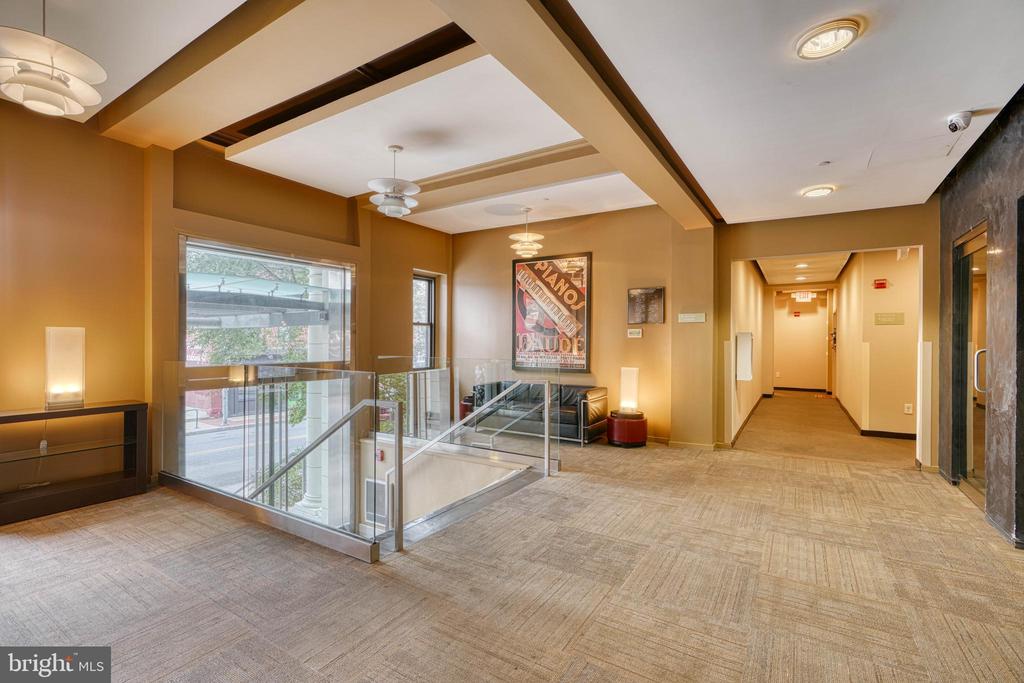 1211 LIGHT STREET T-8