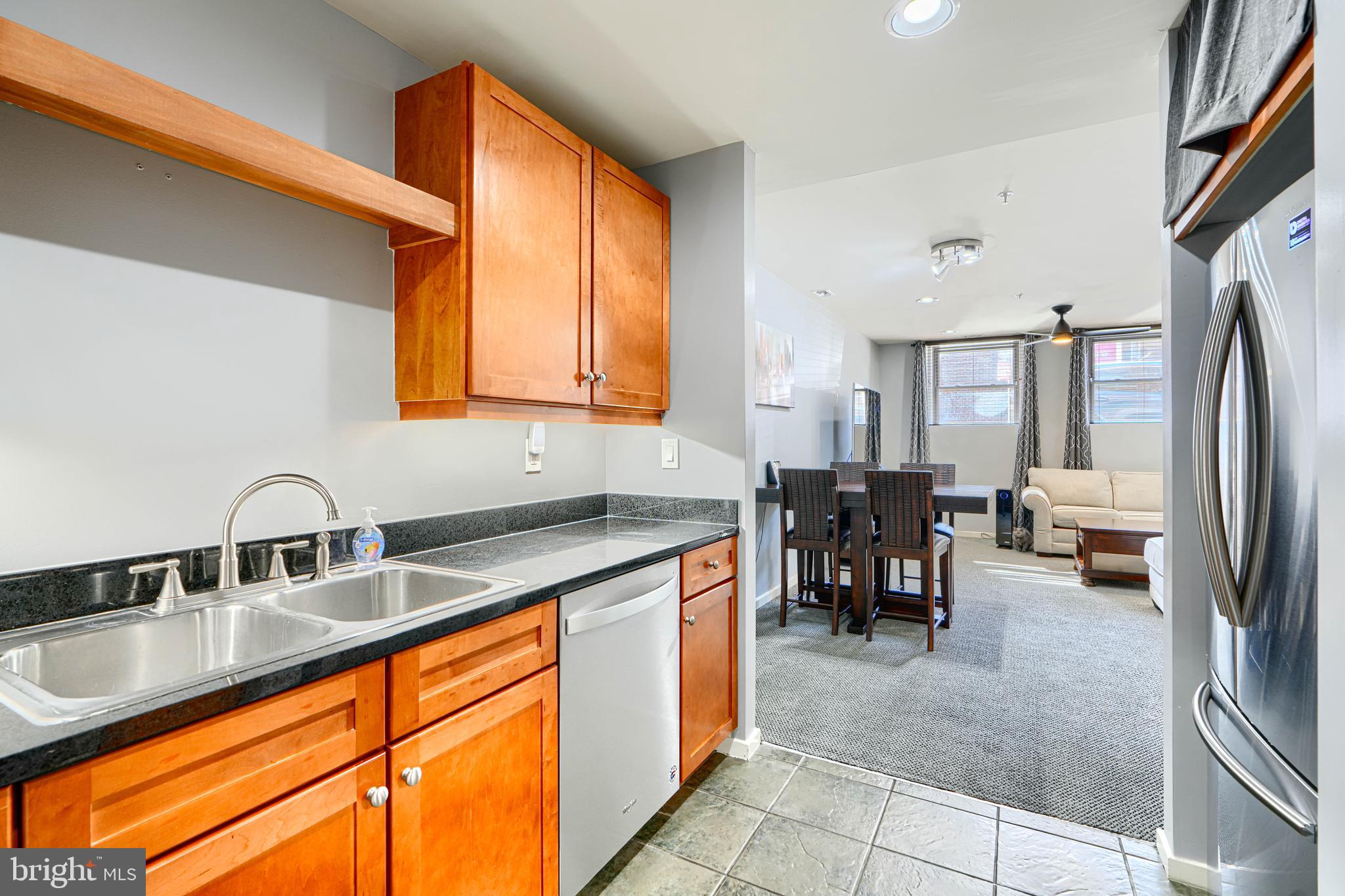 1211 LIGHT STREET T-8
