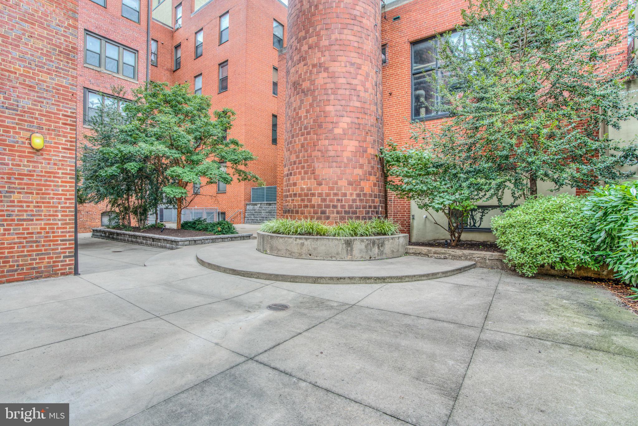 1211 LIGHT STREET T-8