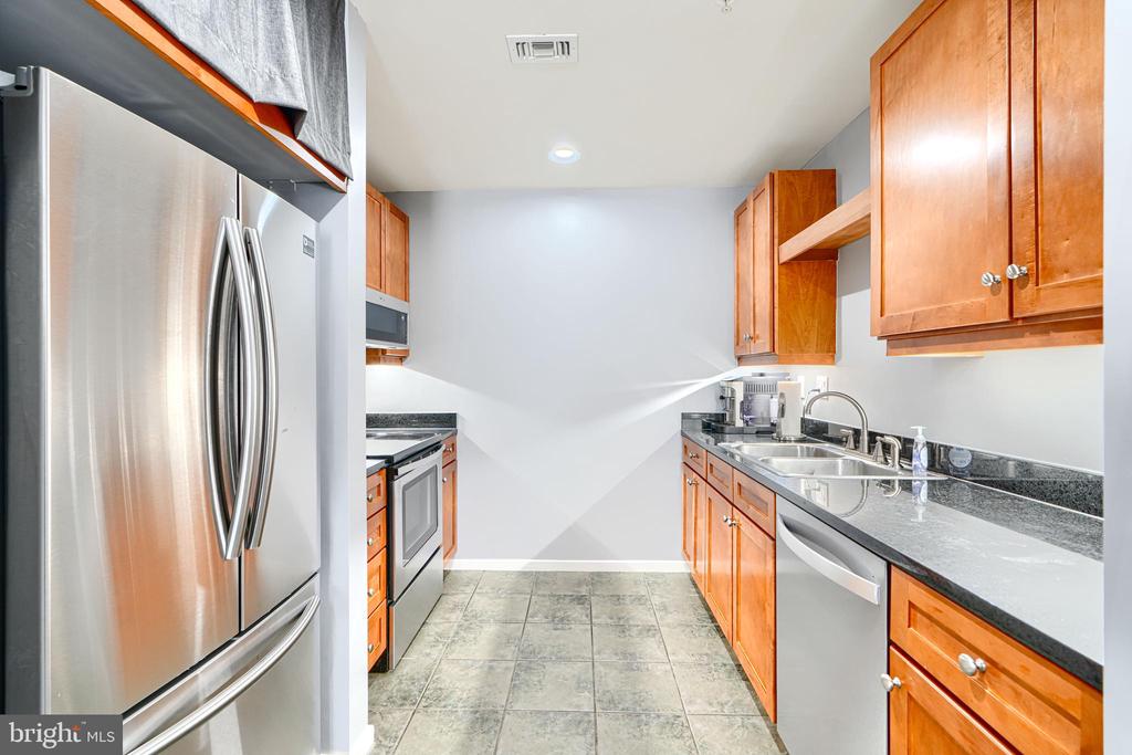 1211 LIGHT STREET T-8