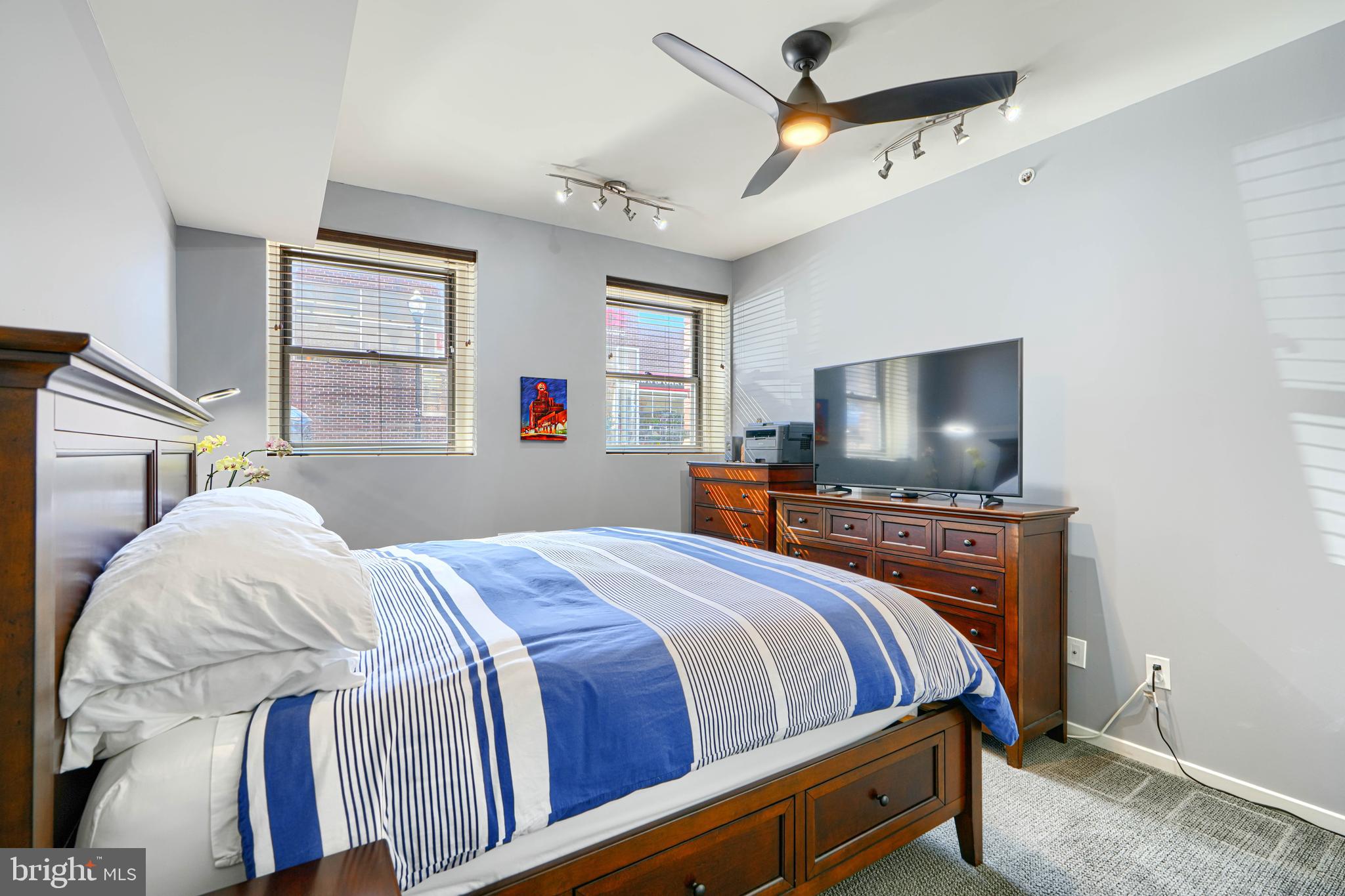 1211 LIGHT STREET T-8