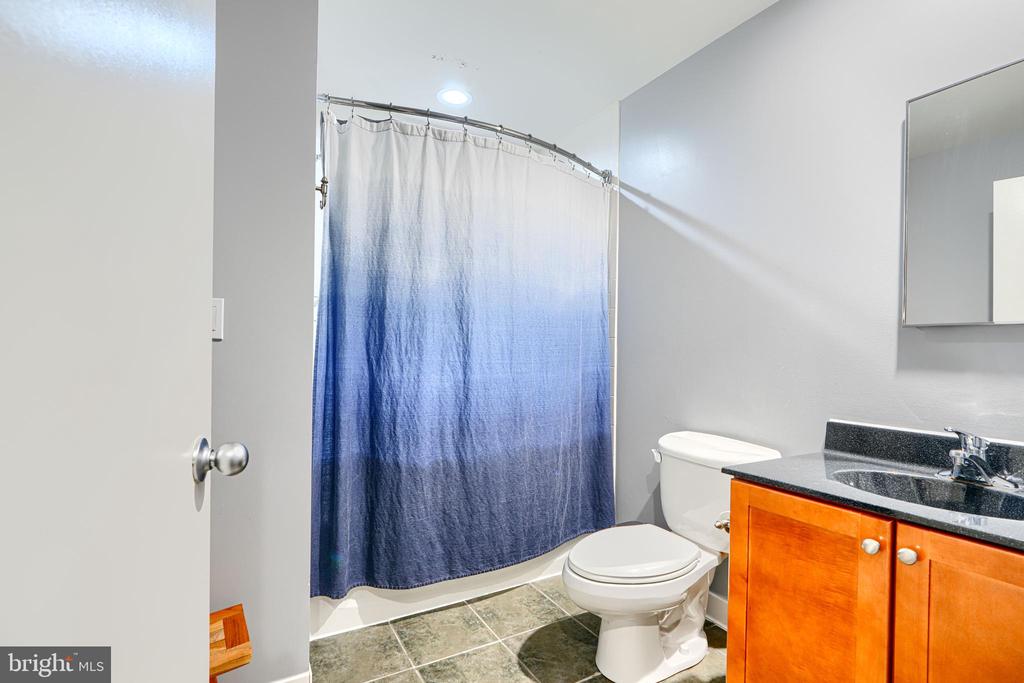 1211 LIGHT STREET T-8