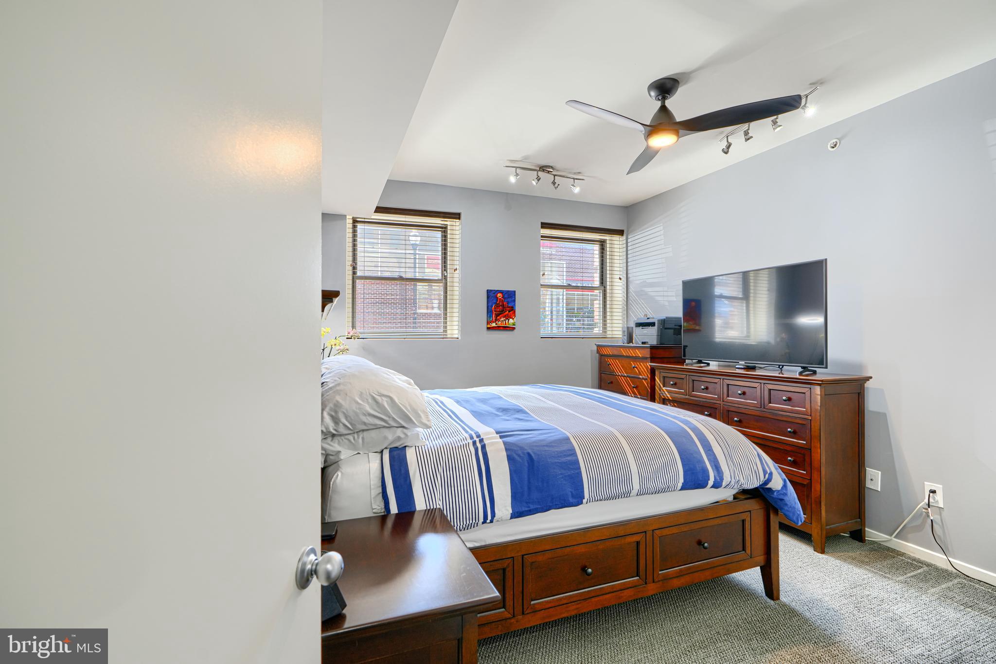 1211 LIGHT STREET T-8