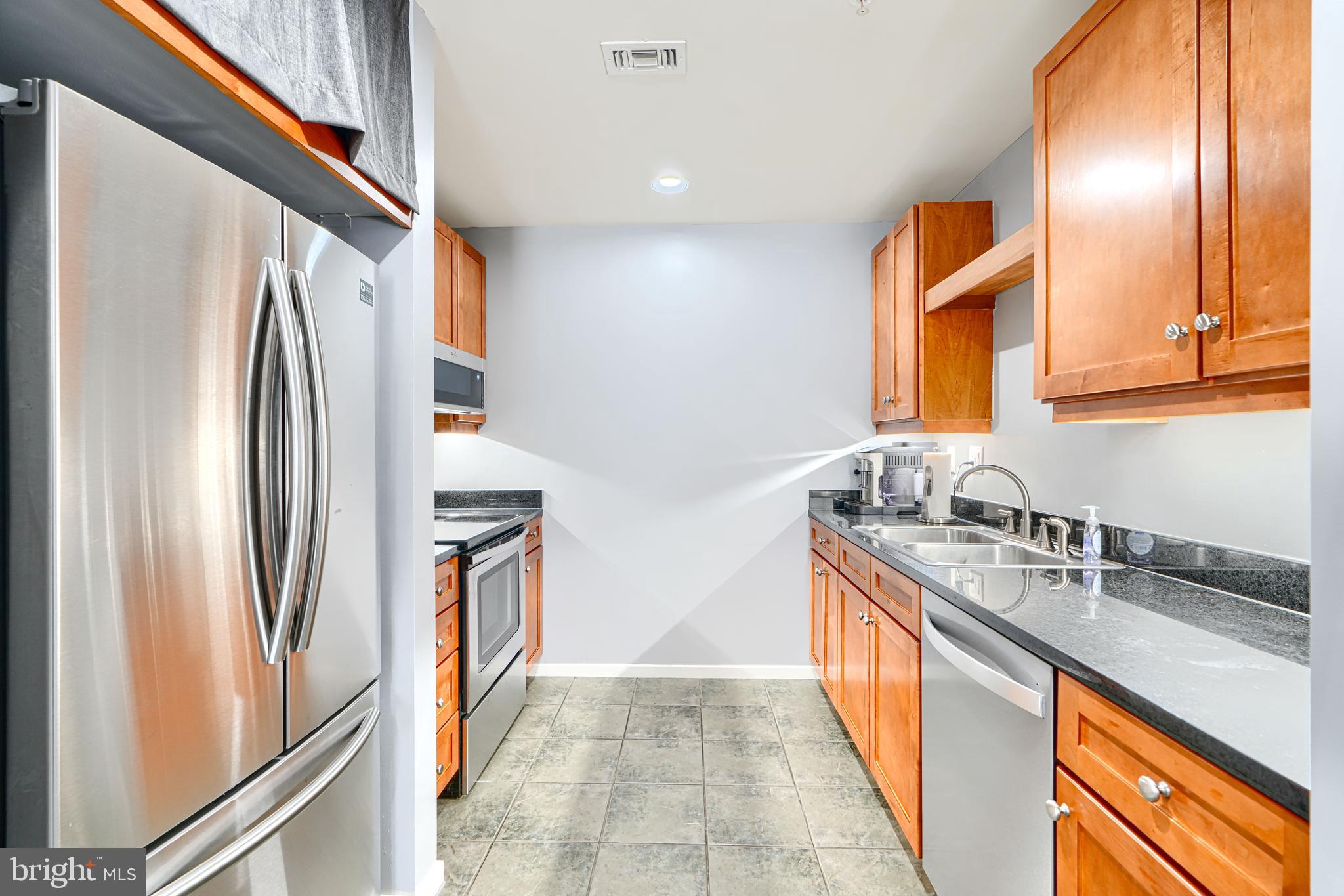 1211 LIGHT STREET T-8