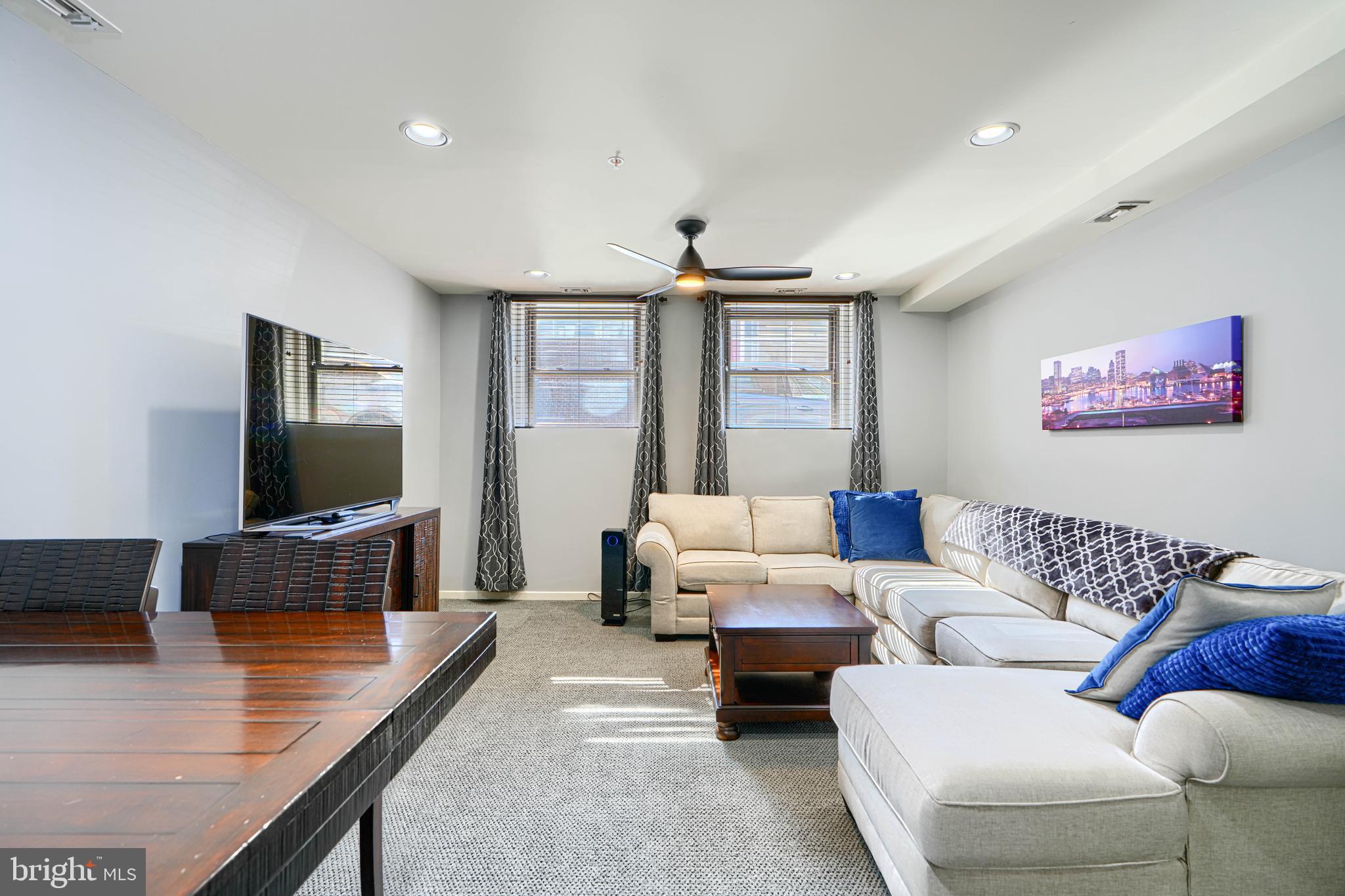 1211 LIGHT STREET T-8