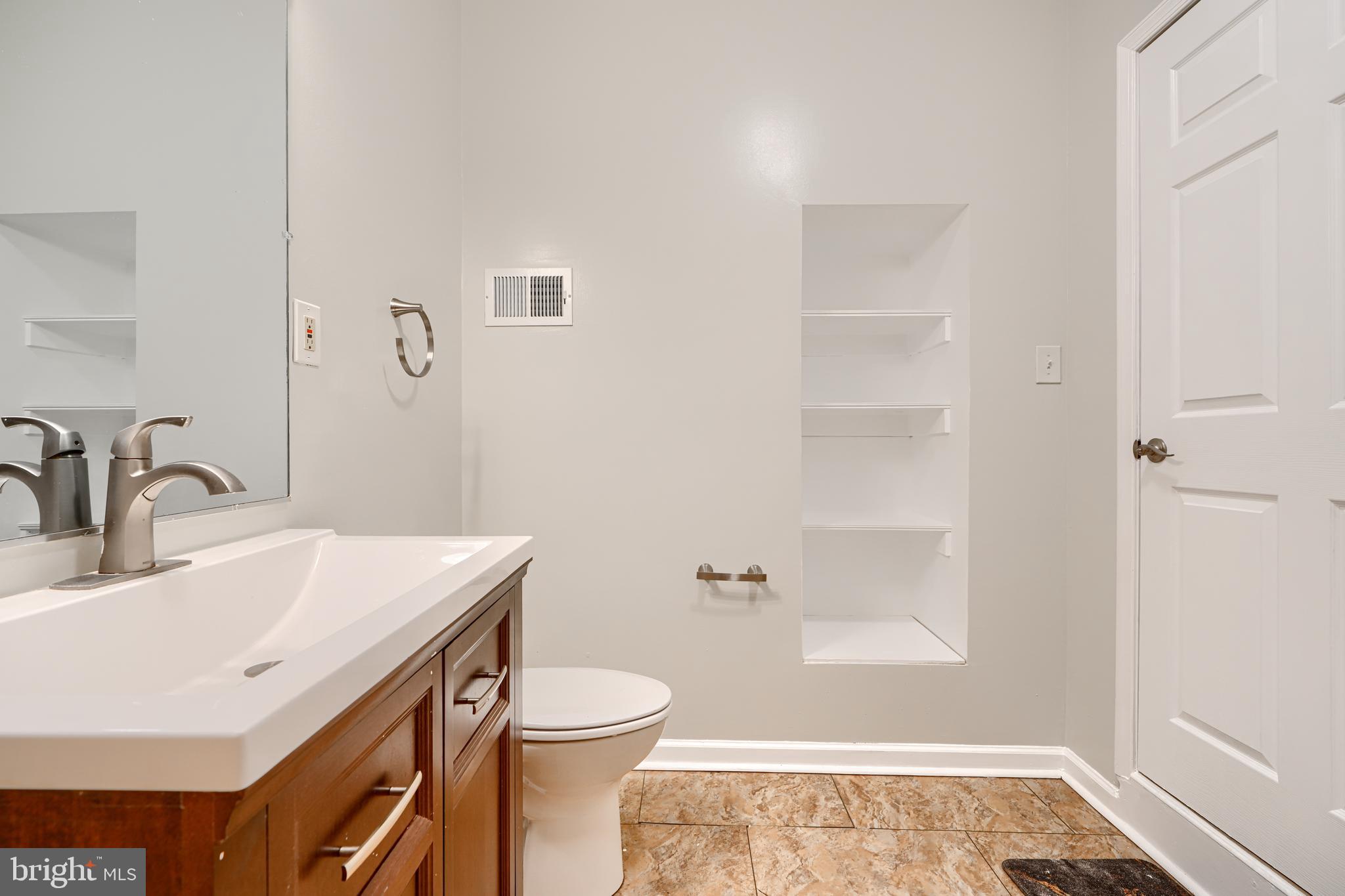 906 S HANOVER STREET