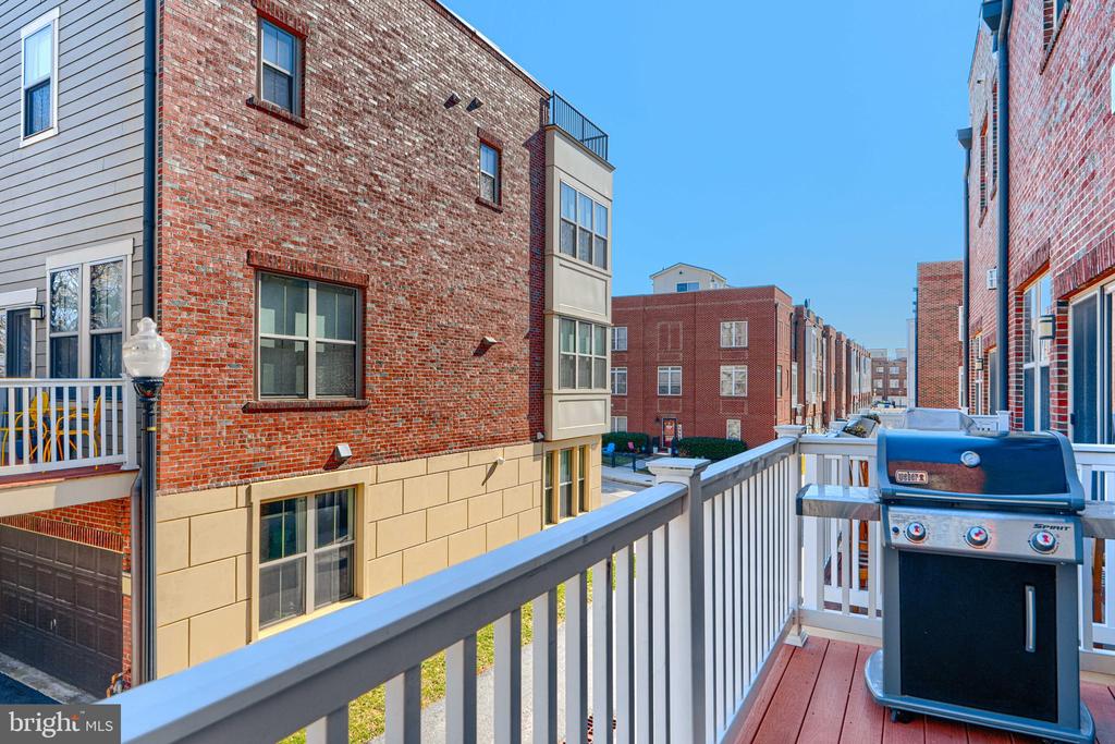 1313 BENJAMIN STREET