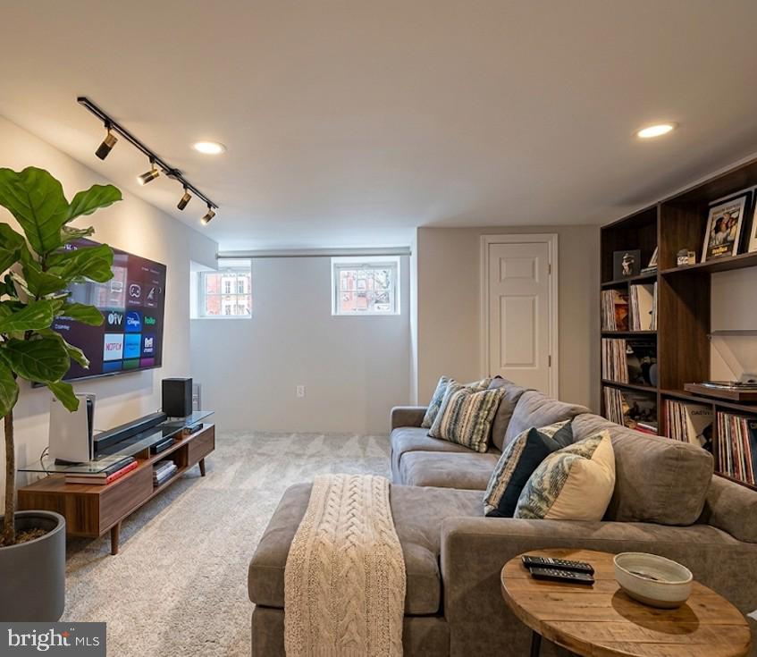 135 W OSTEND STREET