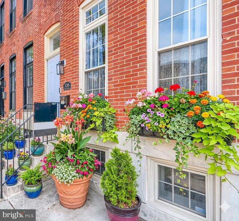 135 W OSTEND STREET