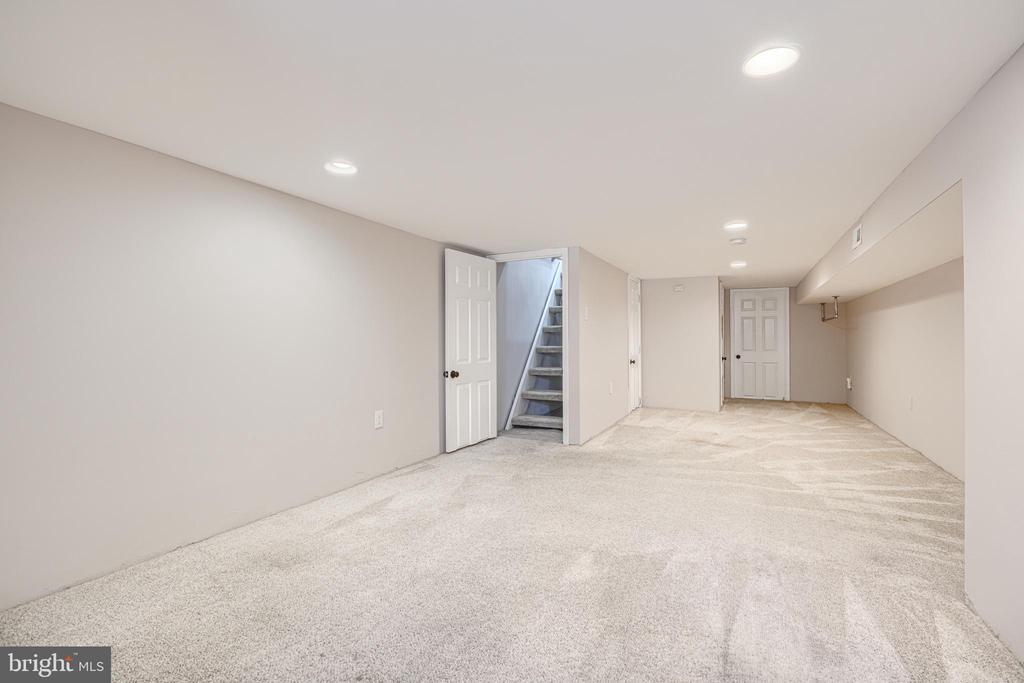 135 W OSTEND STREET