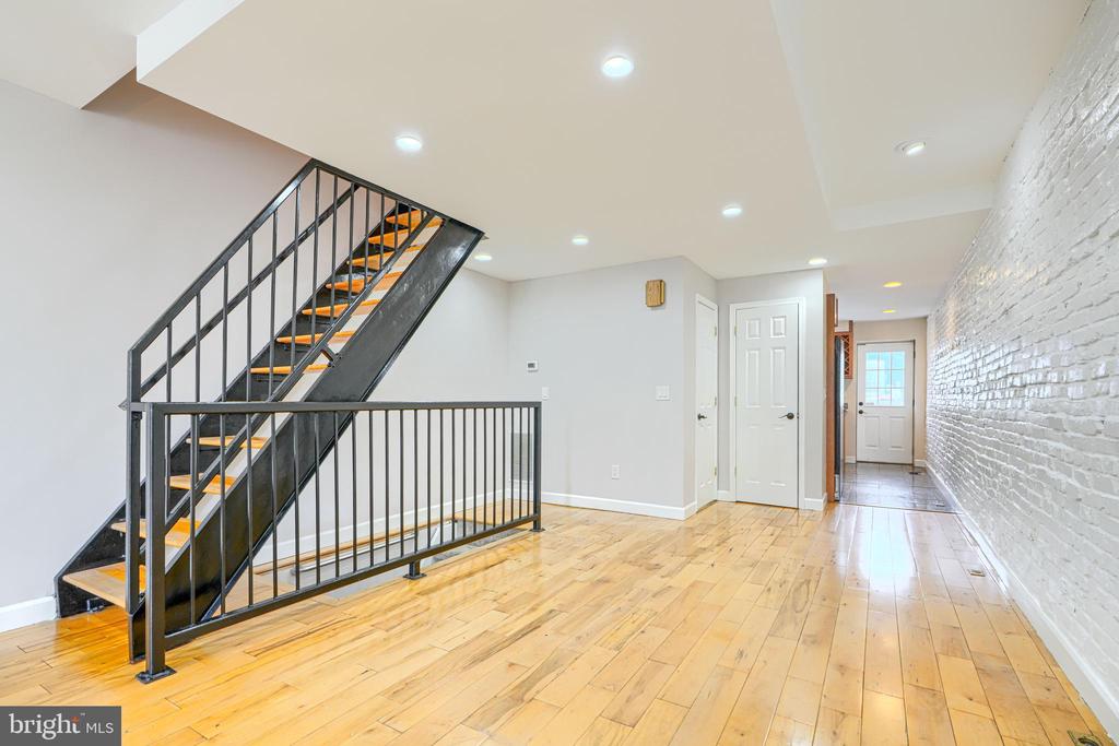 135 W OSTEND STREET